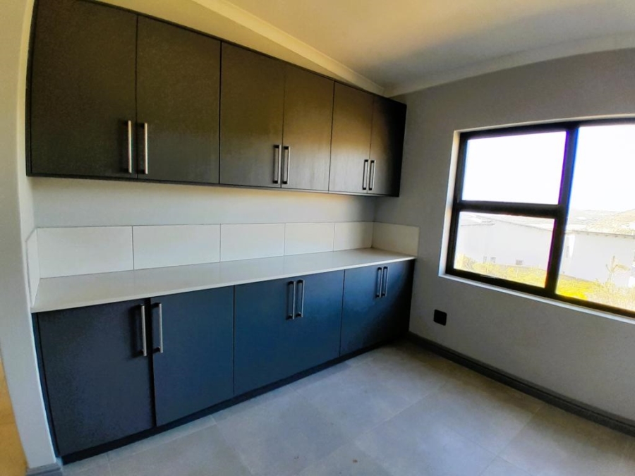 4 Bedroom Property for Sale in Whale Rock Western Cape